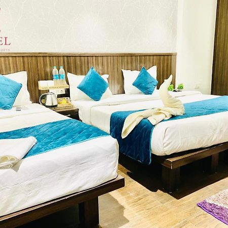 Qotel Hotel Rajouri Garden Above Ritu Marbles, Near Rajouri Garden Metro Station-Couple Friendly Нью-Делі Екстер'єр фото