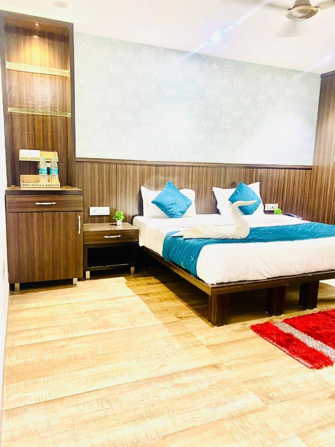 Qotel Hotel Rajouri Garden Above Ritu Marbles, Near Rajouri Garden Metro Station-Couple Friendly Нью-Делі Екстер'єр фото
