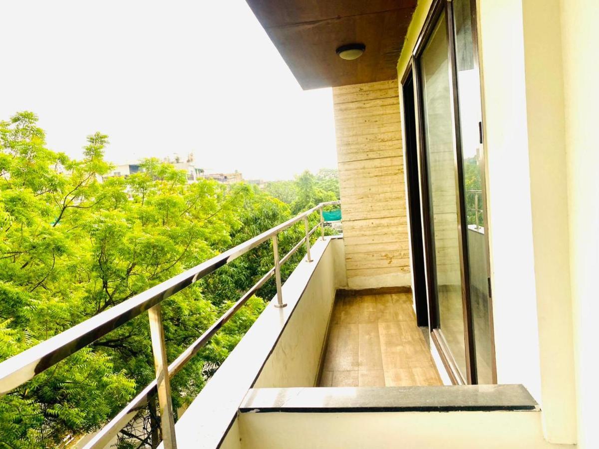 Qotel Hotel Rajouri Garden Above Ritu Marbles, Near Rajouri Garden Metro Station-Couple Friendly Нью-Делі Екстер'єр фото