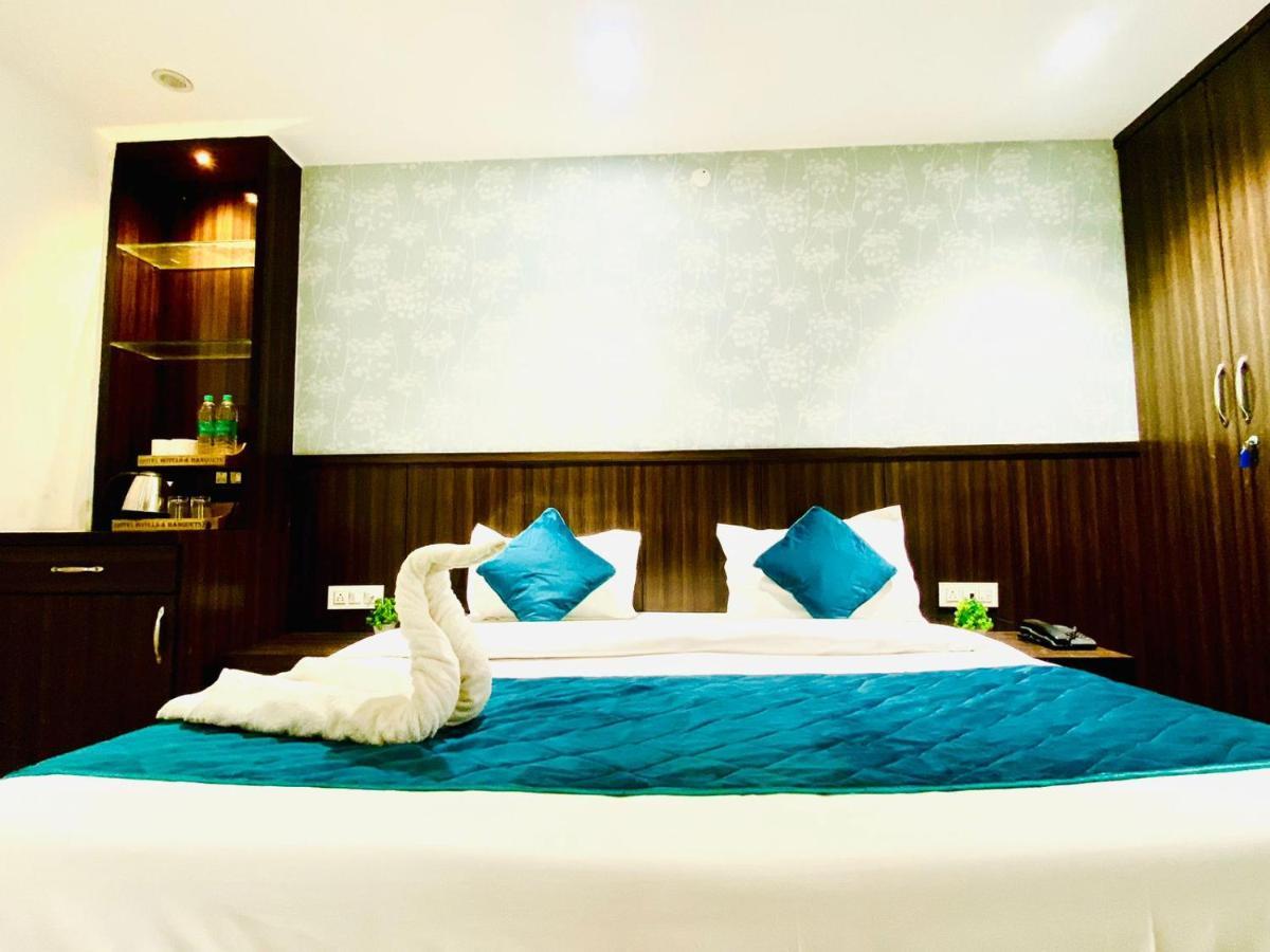 Qotel Hotel Rajouri Garden Above Ritu Marbles, Near Rajouri Garden Metro Station-Couple Friendly Нью-Делі Екстер'єр фото